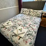 B&B Runway Blackpool - Minutes From Winter Gardens - Dog Friendly - Exceptionally Quiet - Very Close H&A Social Club (Adults Only)