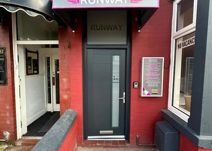 B&B Runway Blackpool - Minutes From Winter Gardens - Dog Friendly - Exceptionally Quiet - Very Close H&A Social Club (Adults Only)