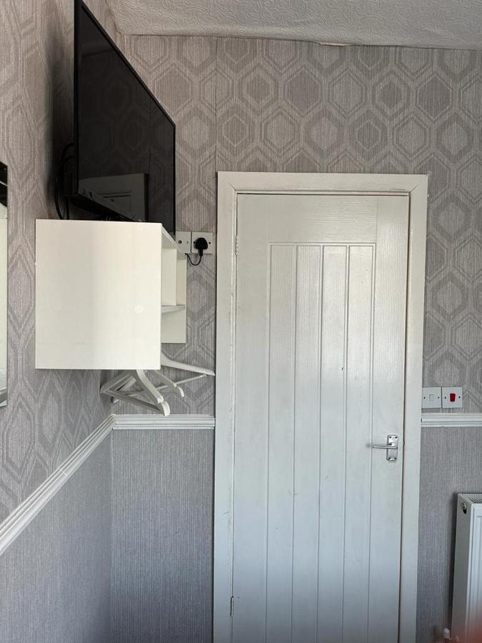 Runway - Minutes From Winter Gardens - Dog Friendly - Exceptionally Quiet - Very Close H&a Social Club (adults Only) Guest house