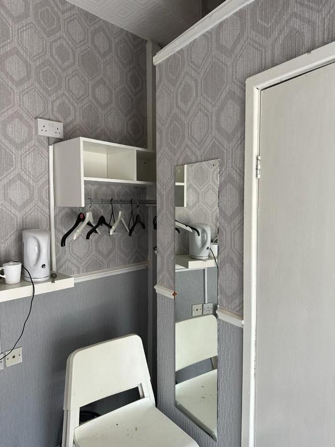 Runway - Minutes From Winter Gardens - Dog Friendly - Exceptionally Quiet - Very Close H&a Social Club (adults Only) Guest house