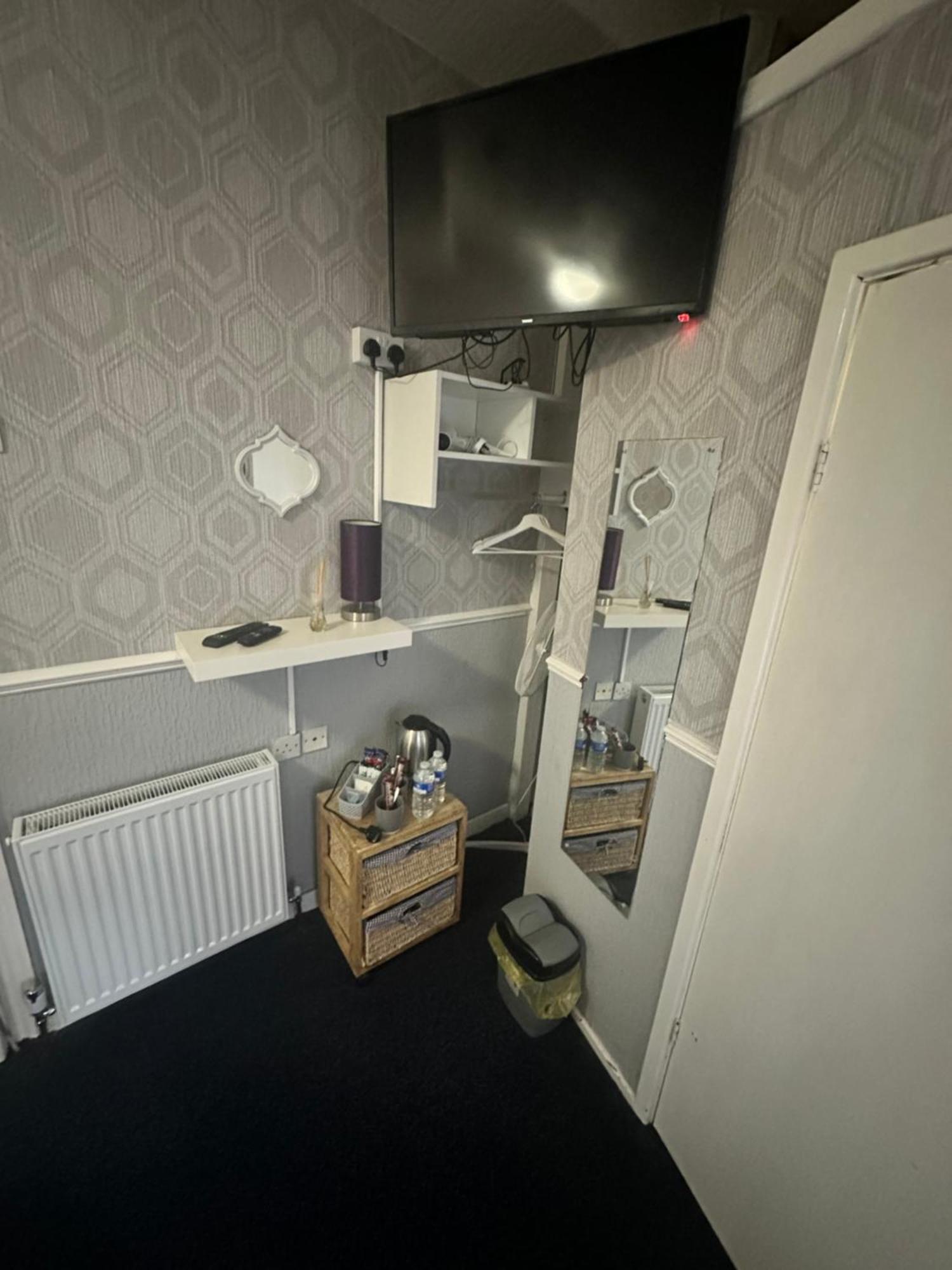 Runway - Minutes From Winter Gardens - Dog Friendly - Exceptionally Quiet - Very Close H&a Social Club (adults Only) Guest house Blackpool