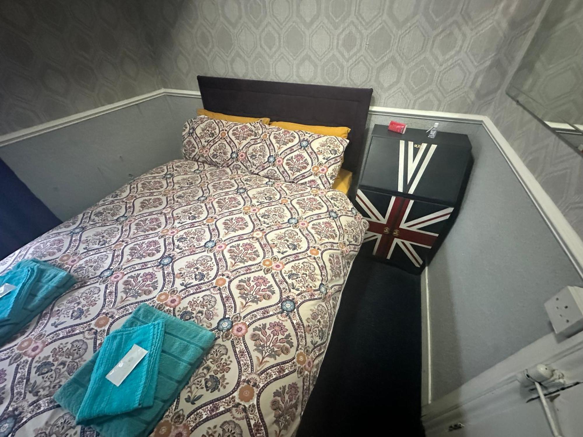 Runway - Minutes From Winter Gardens - Dog Friendly - Exceptionally Quiet - Very Close H&a Social Club (adults Only) Guest house