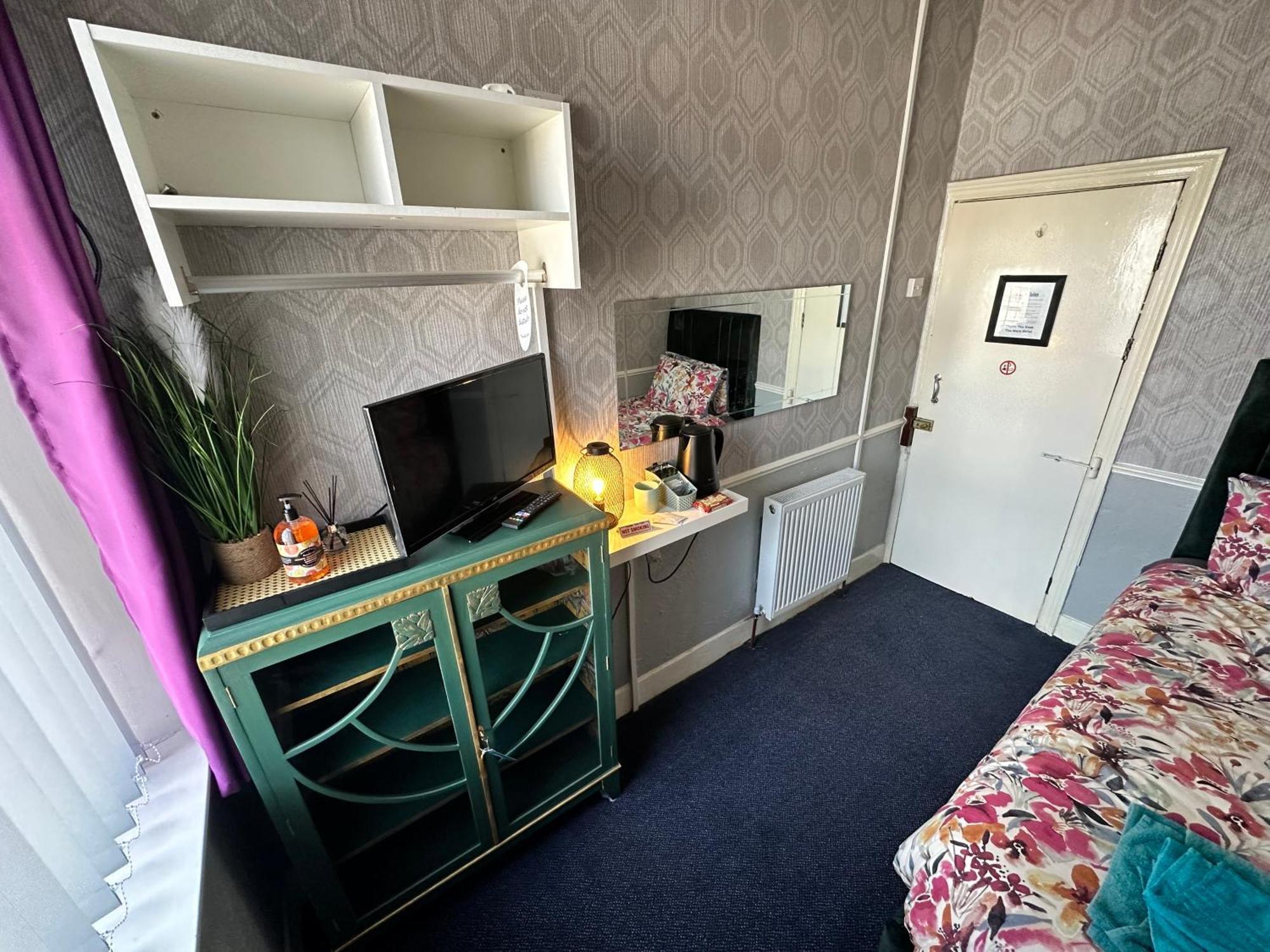 Runway - Minutes From Winter Gardens - Dog Friendly - Exceptionally Quiet - Very Close H&a Social Club (adults Only) * Blackpool
