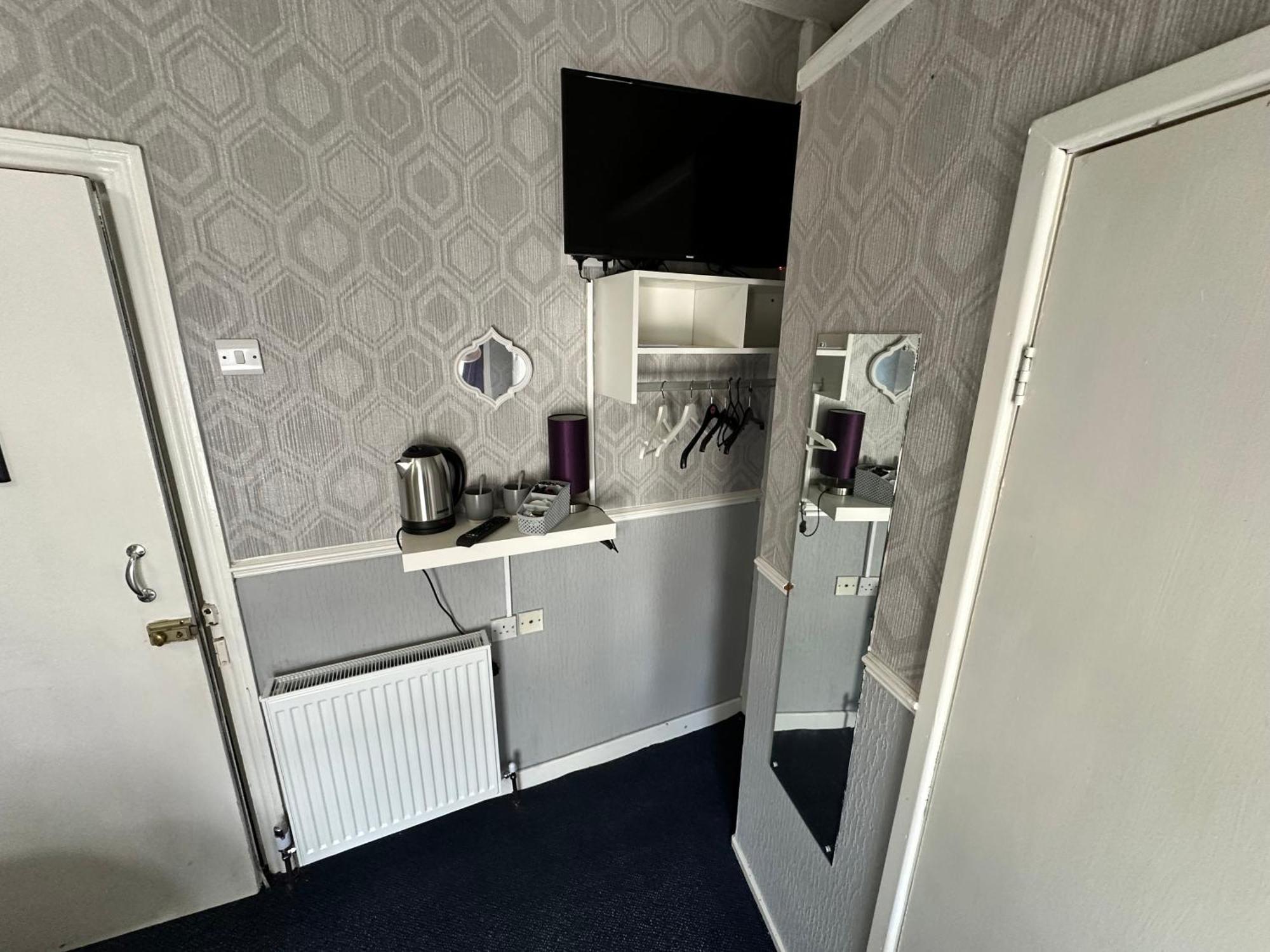 Runway - Minutes From Winter Gardens - Dog Friendly - Exceptionally Quiet - Very Close H&a Social Club (adults Only) Guest house Blackpool