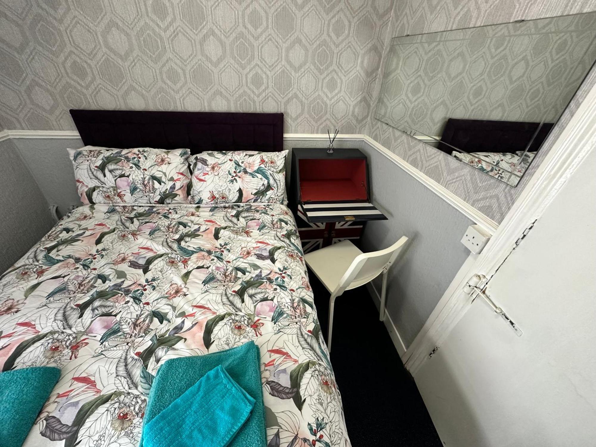 Runway - Minutes From Winter Gardens - Dog Friendly - Exceptionally Quiet - Very Close H&a Social Club (adults Only) Guest house Blackpool