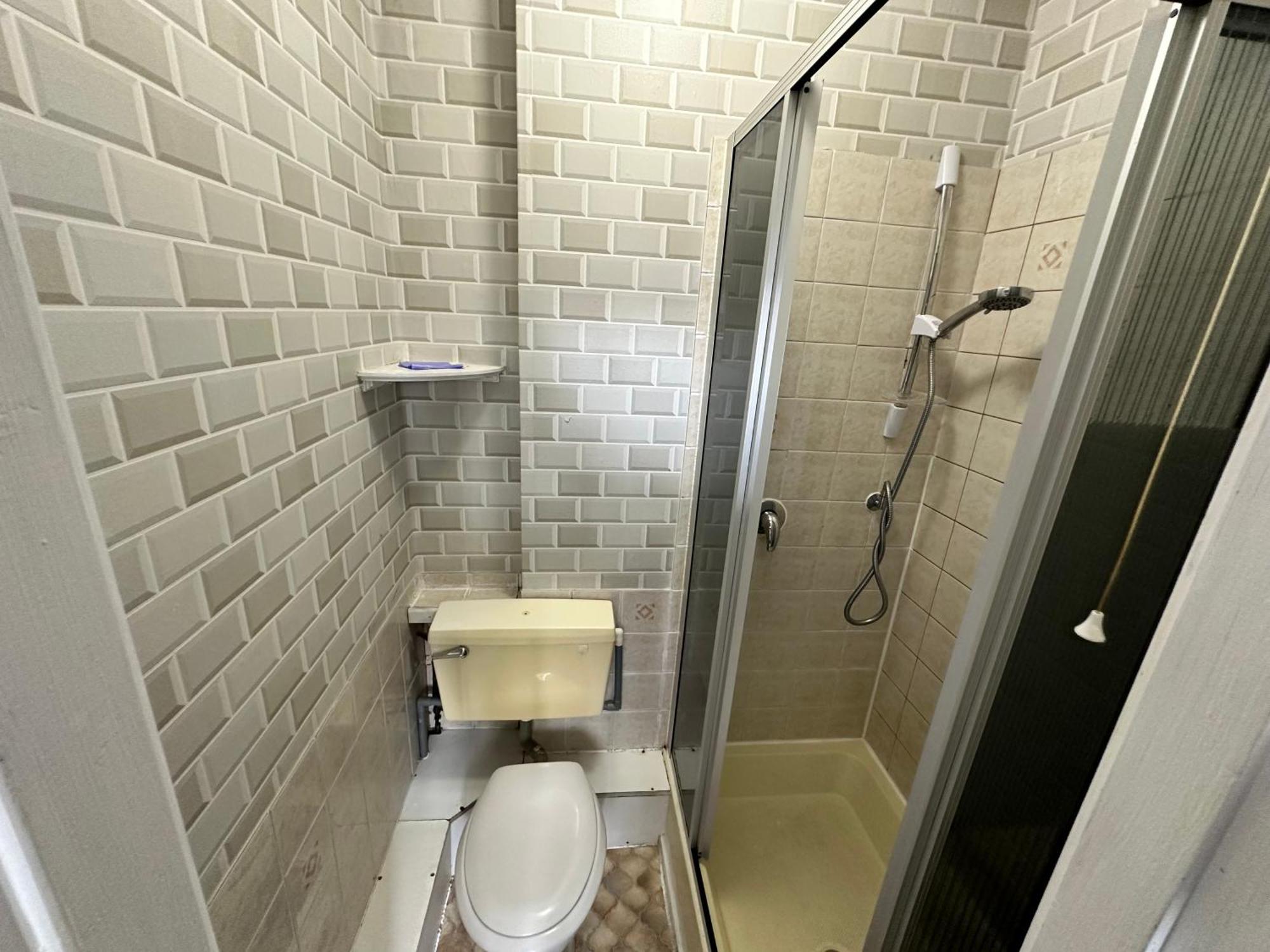Runway - Minutes From Winter Gardens - Dog Friendly - Exceptionally Quiet - Very Close H&a Social Club (adults Only) Guest house *