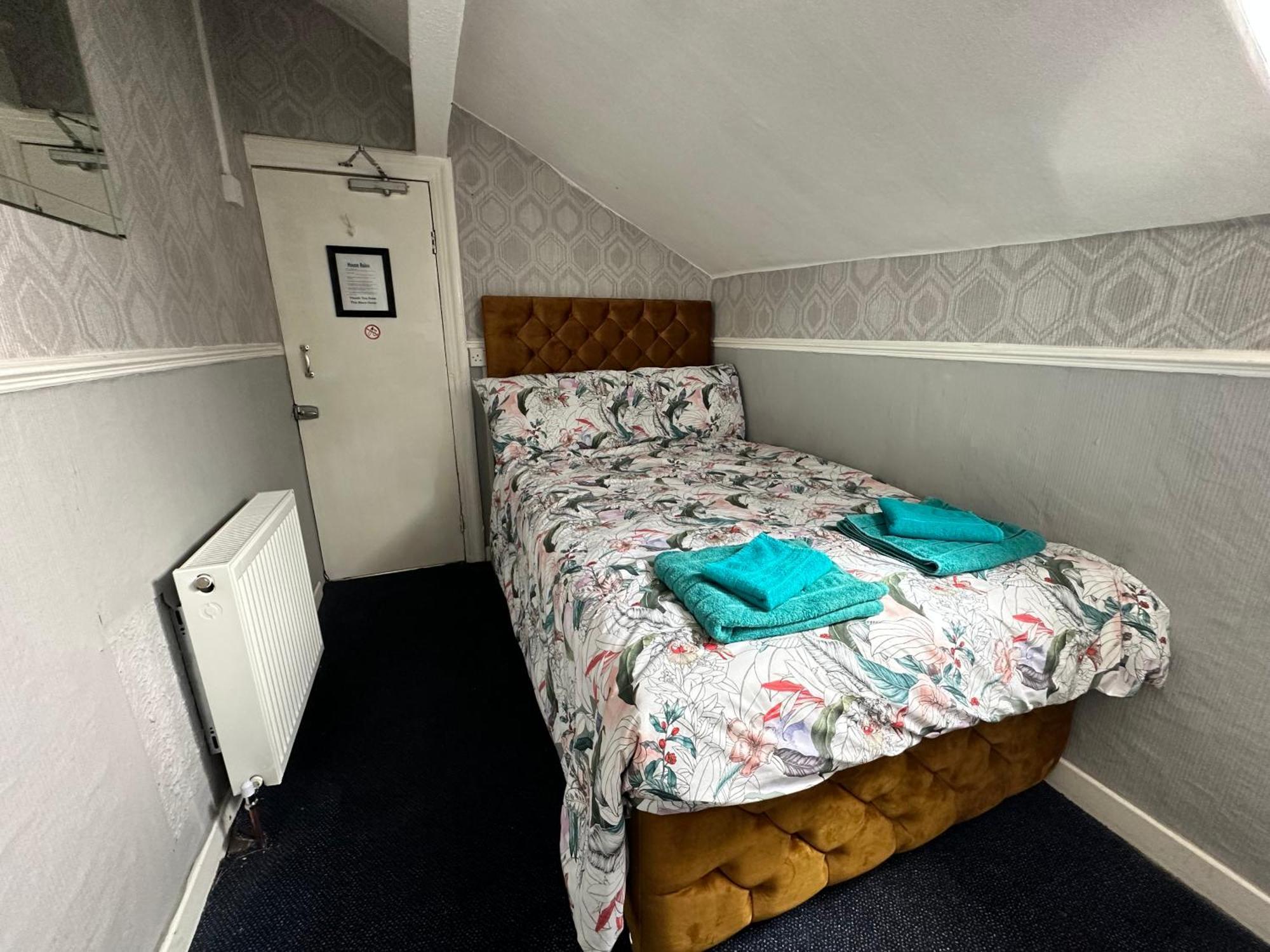 Runway - Minutes From Winter Gardens - Dog Friendly - Exceptionally Quiet - Very Close H&a Social Club (adults Only) *