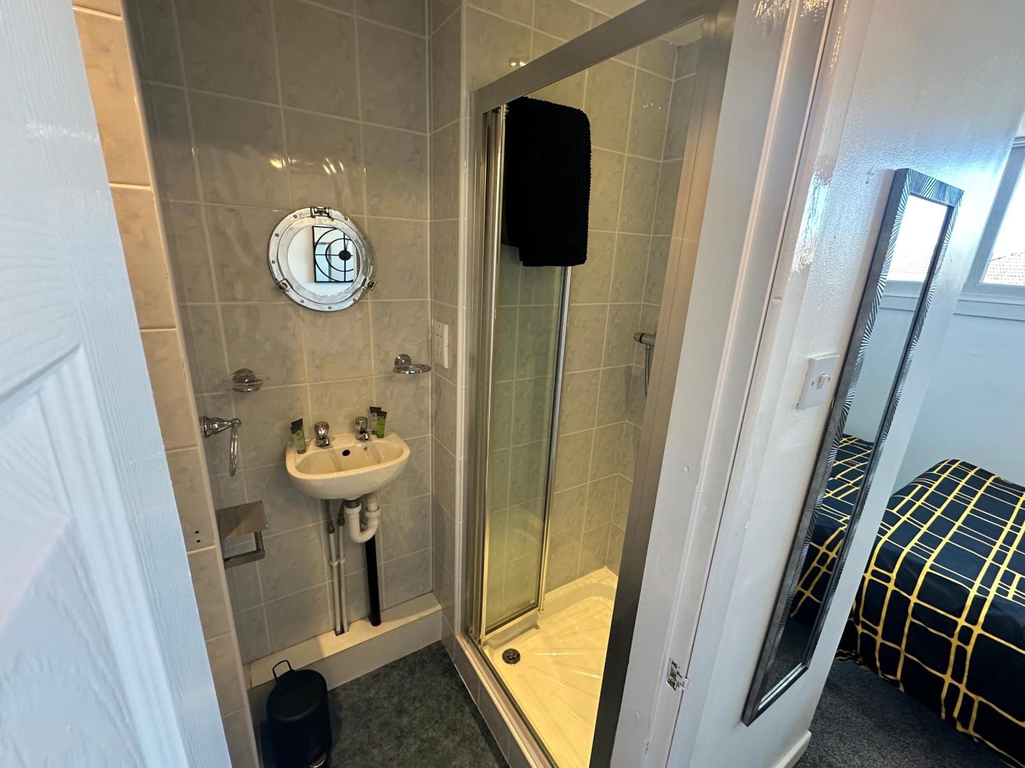 Runway - Minutes From Winter Gardens - Dog Friendly - Exceptionally Quiet - Very Close H&a Social Club (adults Only)