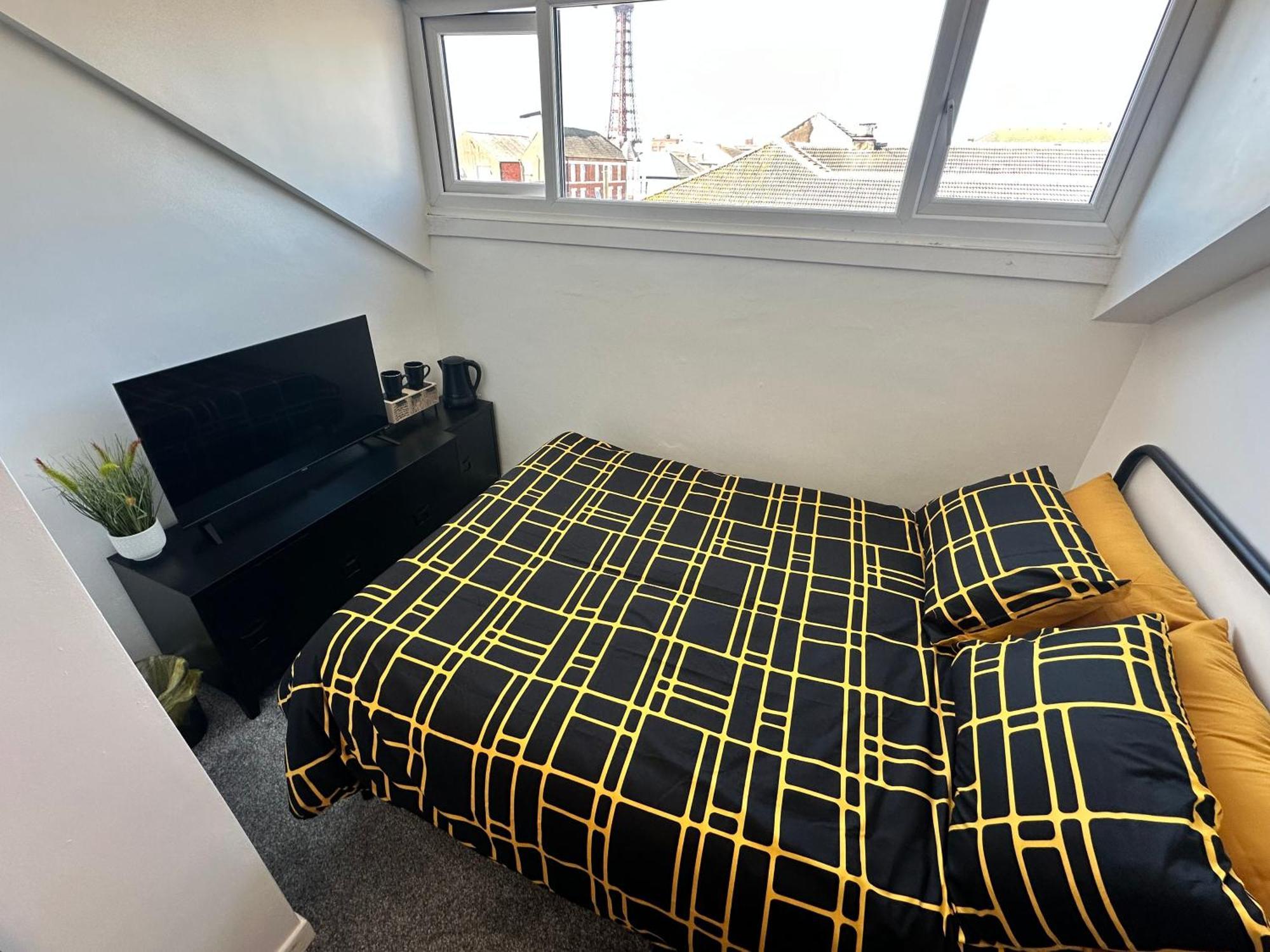 Runway - Minutes From Winter Gardens - Dog Friendly - Exceptionally Quiet - Very Close H&a Social Club (adults Only) Guest house *