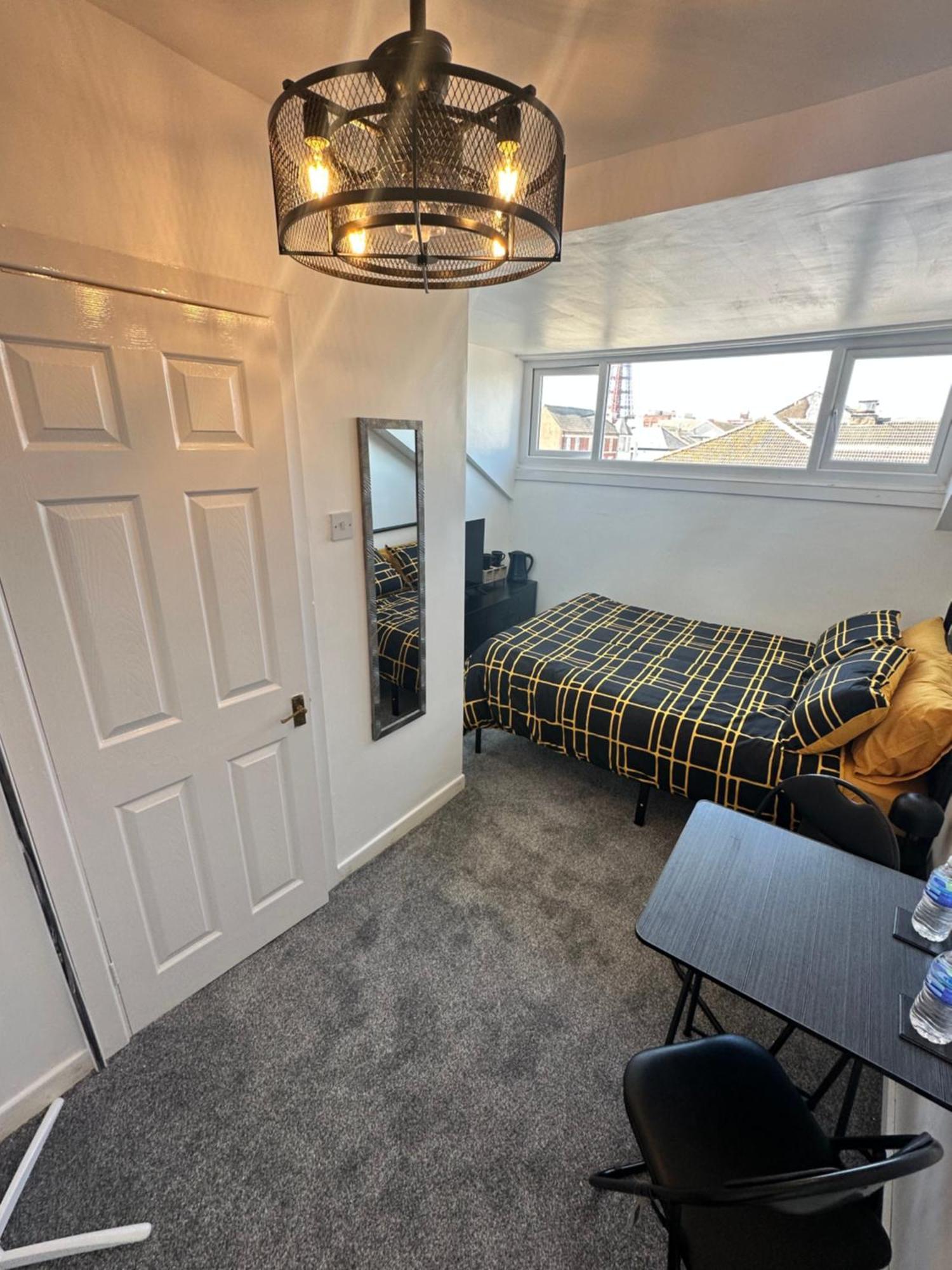 Runway - Minutes From Winter Gardens - Dog Friendly - Exceptionally Quiet - Very Close H&a Social Club (adults Only) Guest house Blackpool