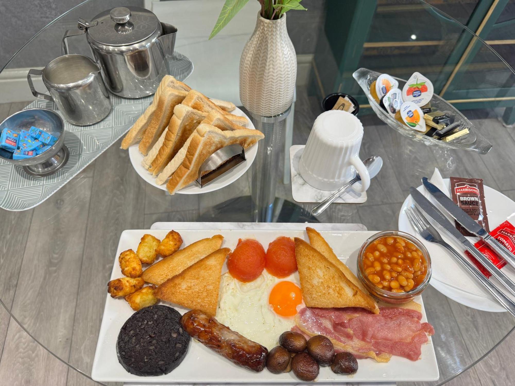 Runway - Minutes From Winter Gardens - Dog Friendly - Exceptionally Quiet - Very Close H&a Social Club (adults Only) Guest house
