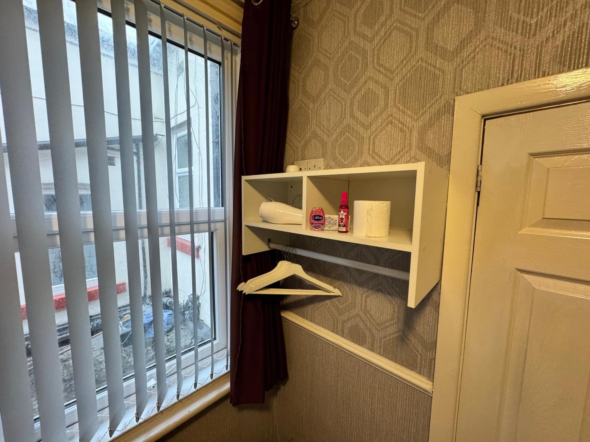 Guest house Runway - Minutes From Winter Gardens - Dog Friendly - Exceptionally Quiet - Very Close H&a Social Club (adults Only) *