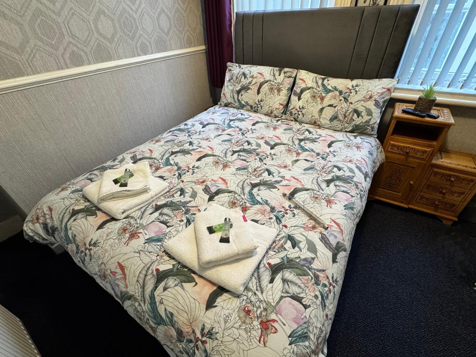 Guest house Runway - Minutes From Winter Gardens - Dog Friendly - Exceptionally Quiet - Very Close H&a Social Club (adults Only) *